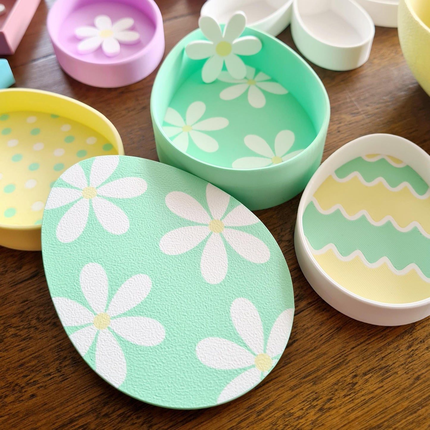 Daisy Egg Box with Stacking egg trays