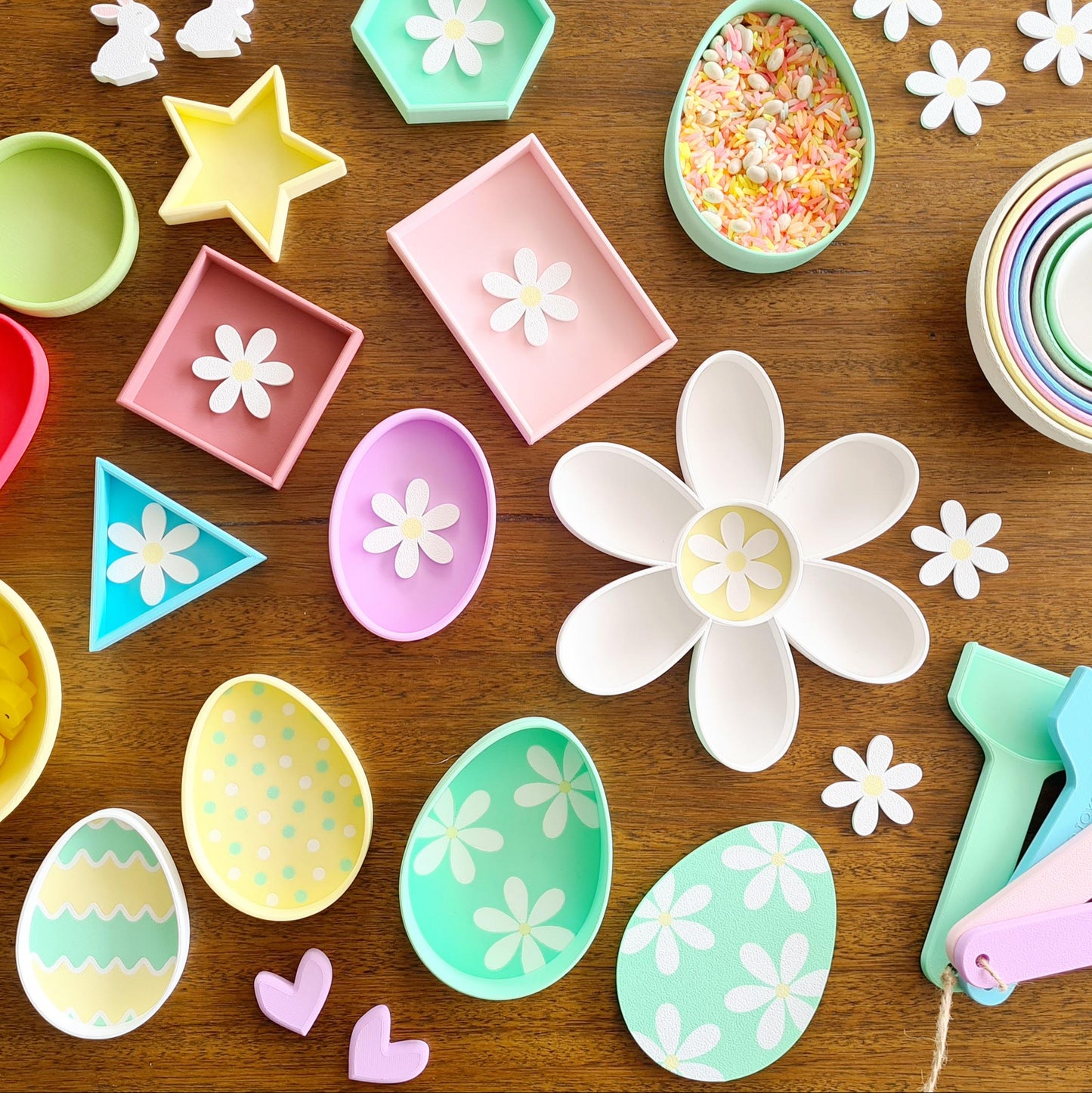 Daisy Egg Box with Stacking egg trays