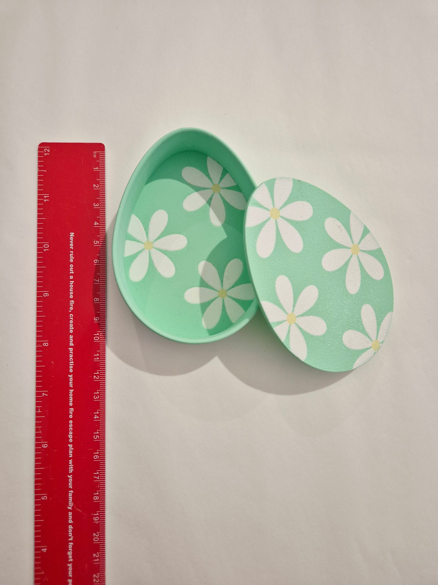 Daisy Egg Box WITHOUT THE INSIDE TRAYS